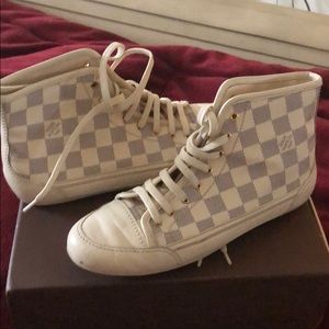 Louis Vuitton Capuine Damier Azur sneakers.